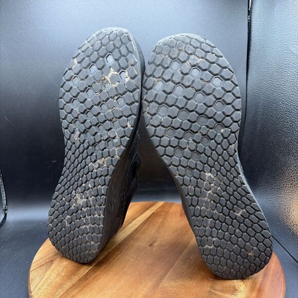 Athletic_Shoes
